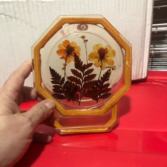 Vintage octagon lucite Resin Art with Floral Design - Picture 5 of 7
